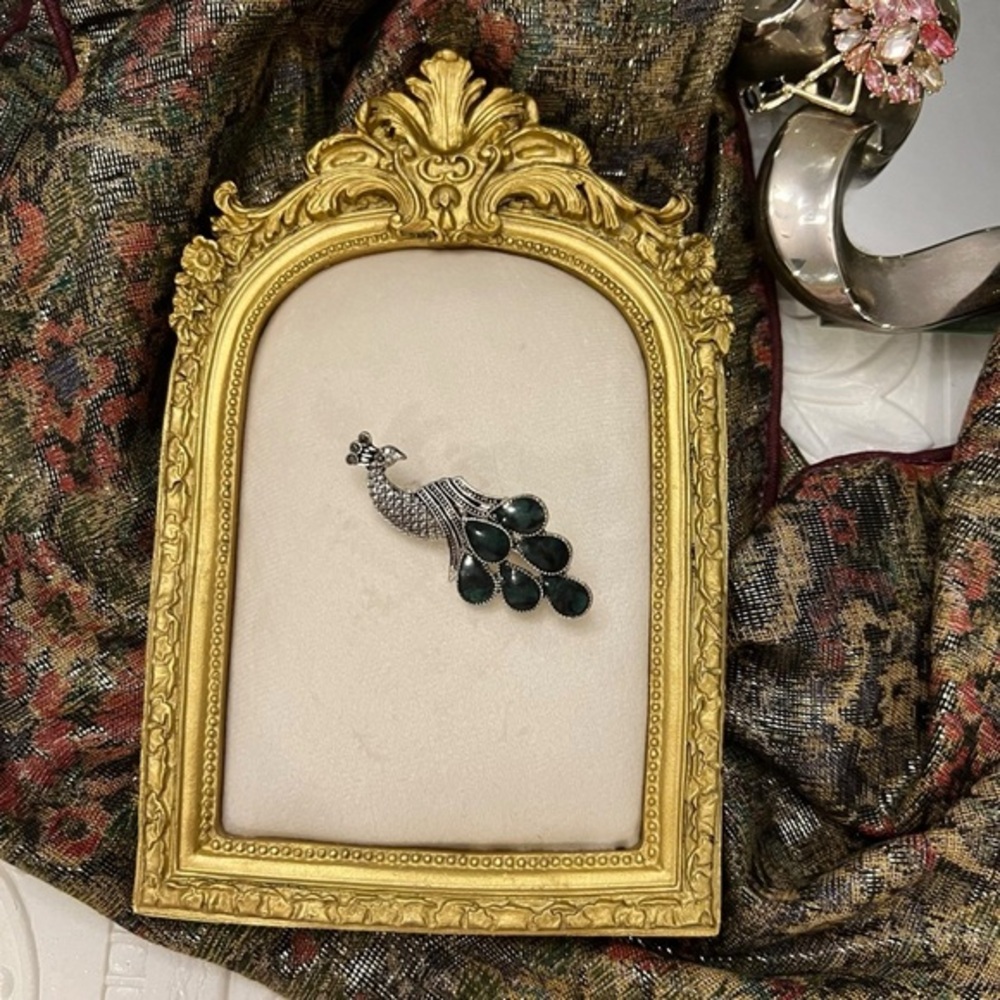 Vintage Textured Brushed Silver Tone Peacock Brooch Pin Green‎ Teardrop Stones